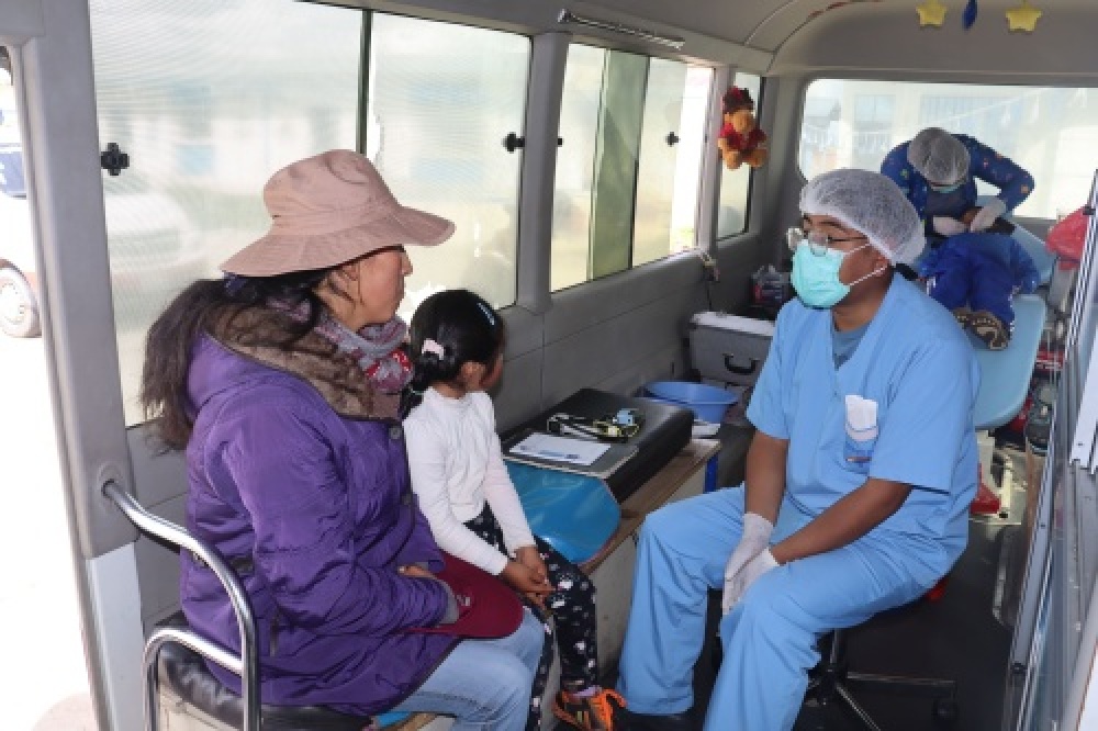 Más de 60 personas fueron beneficiadas con una jornada médica solidaria en Tihuanacu