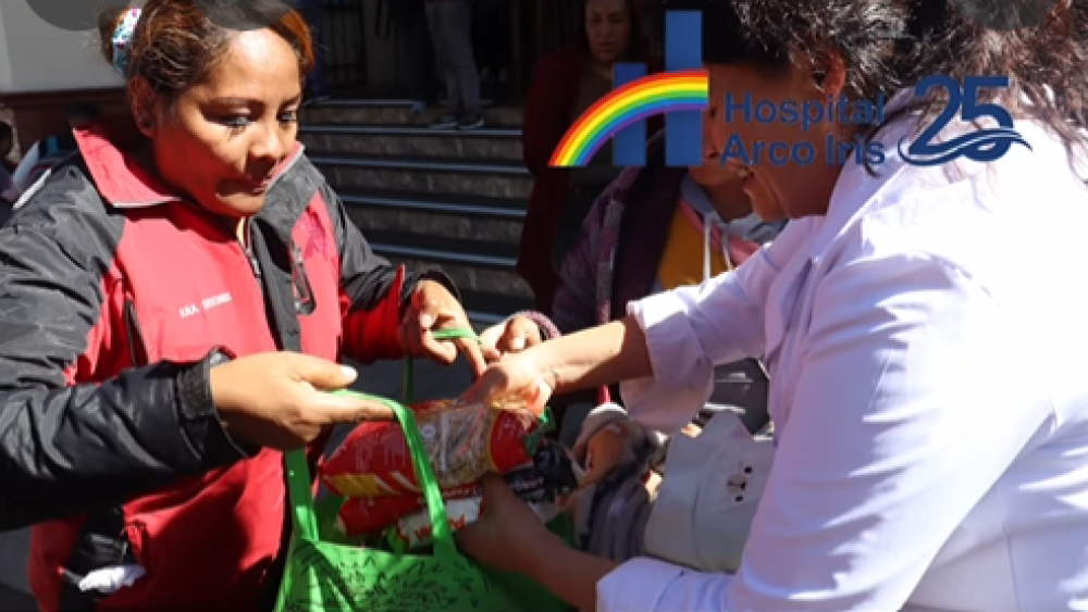 Hospital Arco Iris y la Unidad de Extensión Comunitaria benefician a 150 personas en situación de vulnerabilidad con la entrega de víveres
