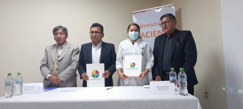 imagen El Defensor del Pueblo del Estado Plurinacional de Bolivia, Dr. Pedro Francisco Callisaya Aro y la Dra. Yael Cazón Ángelo, Directora Ejecutiva del Hospital Arco Iris, firmaron un convenio que permite restablecer la Unidad de Defensor del Paciente, espacio de defensa de los derechos del paciente, promoviendo el acceso a la salud con calidad, calidez, solidaridad y sin discriminación, buscando el respeto a sus derechos. 